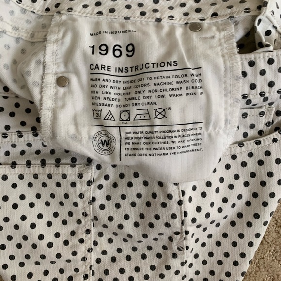 Shorts - Picture 5 of 6